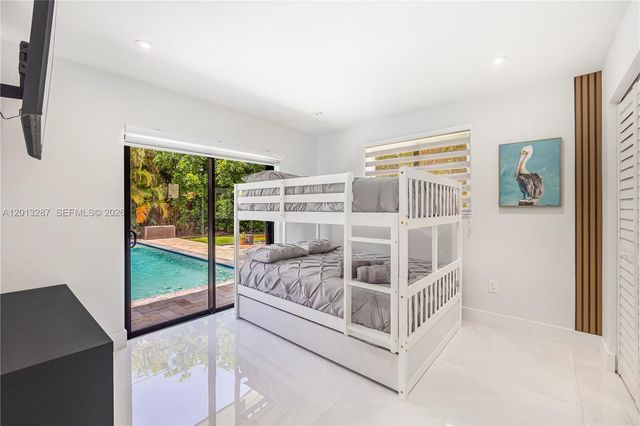 15331 Turnbull Dr, Miami Lakes, FL 33014