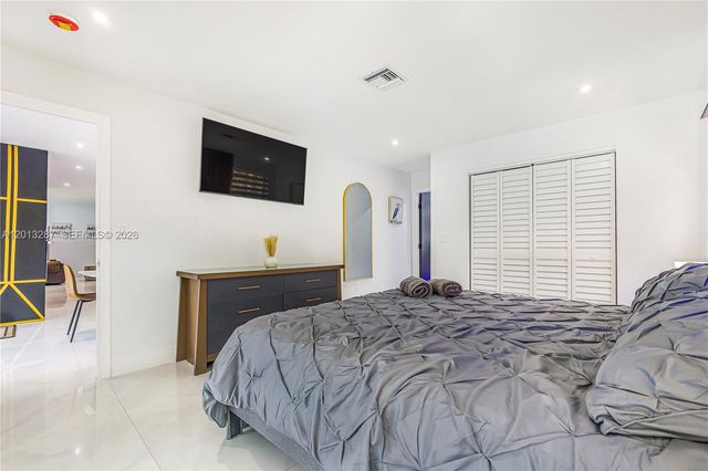 15331 Turnbull Dr, Miami Lakes, FL 33014