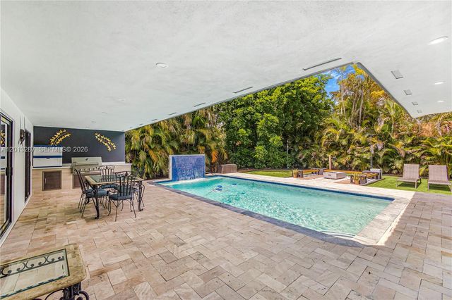 15331 Turnbull Dr, Miami Lakes, FL 33014