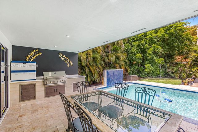 15331 Turnbull Dr, Miami Lakes, FL 33014