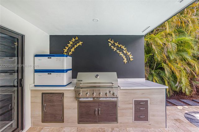15331 Turnbull Dr, Miami Lakes, FL 33014