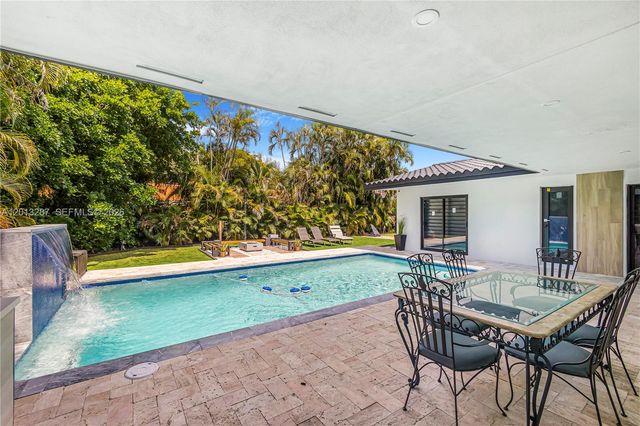15331 Turnbull Dr, Miami Lakes, FL 33014