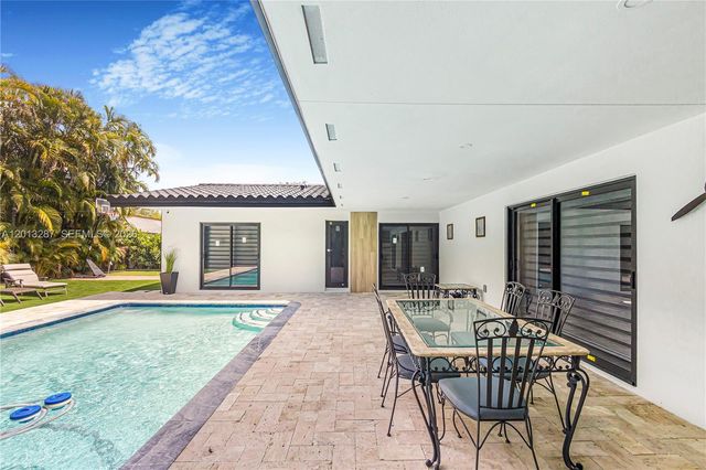 15331 Turnbull Dr, Miami Lakes, FL 33014