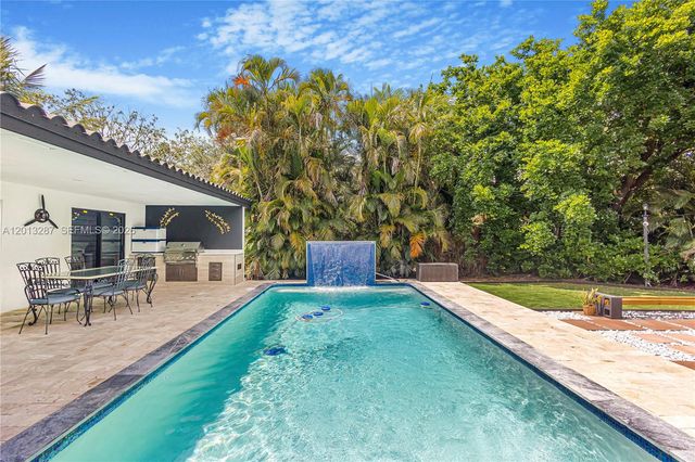 15331 Turnbull Dr, Miami Lakes, FL 33014