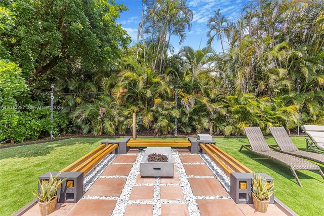 15331 Turnbull Dr, Miami Lakes, FL 33014