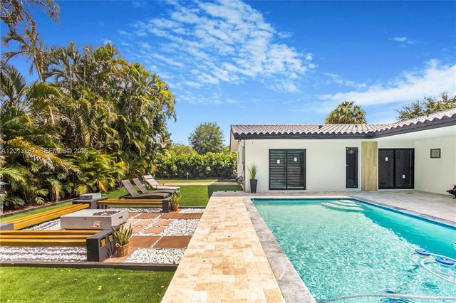 15331 Turnbull Dr, Miami Lakes, FL 33014