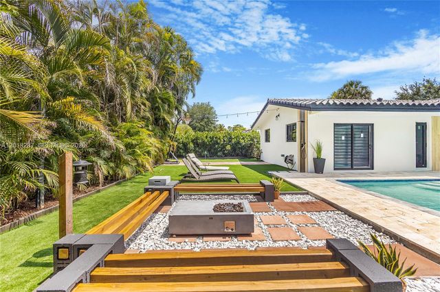 15331 Turnbull Dr, Miami Lakes, FL 33014