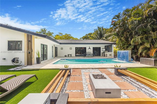 15331 Turnbull Dr, Miami Lakes, FL 33014