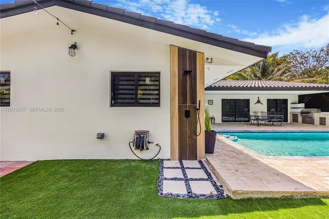 15331 Turnbull Dr, Miami Lakes, FL 33014