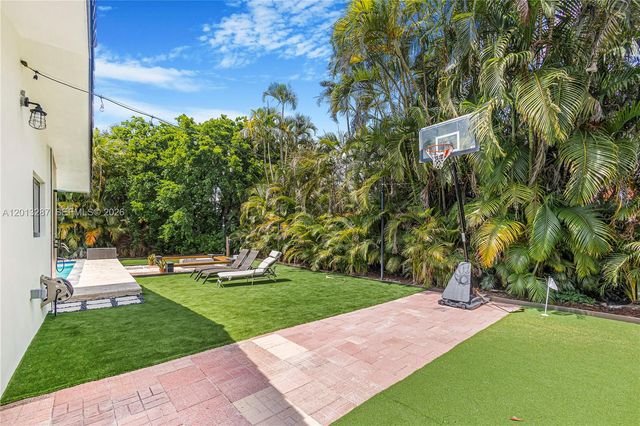 15331 Turnbull Dr, Miami Lakes, FL 33014