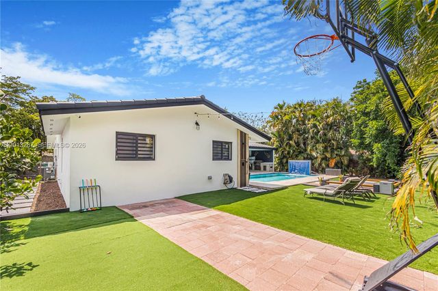 15331 Turnbull Dr, Miami Lakes, FL 33014