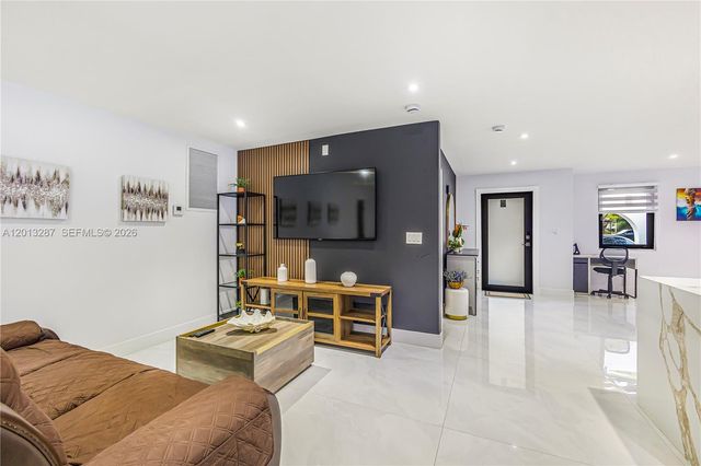 15331 Turnbull Dr, Miami Lakes, FL 33014