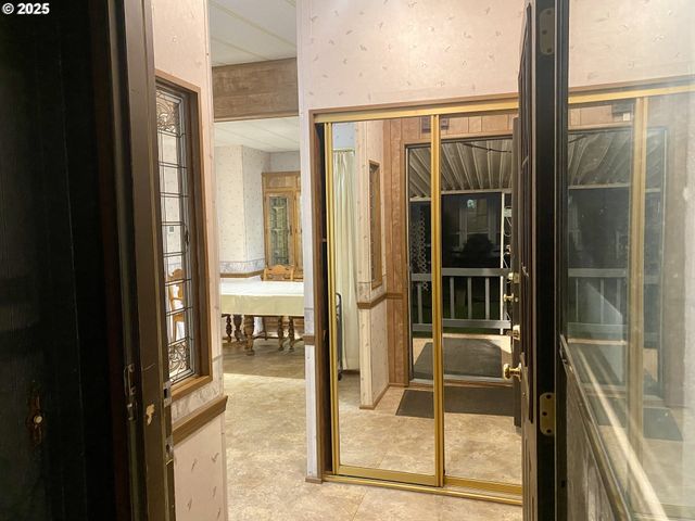 7858 Se KING Rd 7, Milwaukie, OR 97222