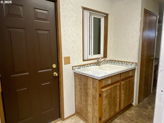 7858 Se KING Rd 7, Milwaukie, OR 97222