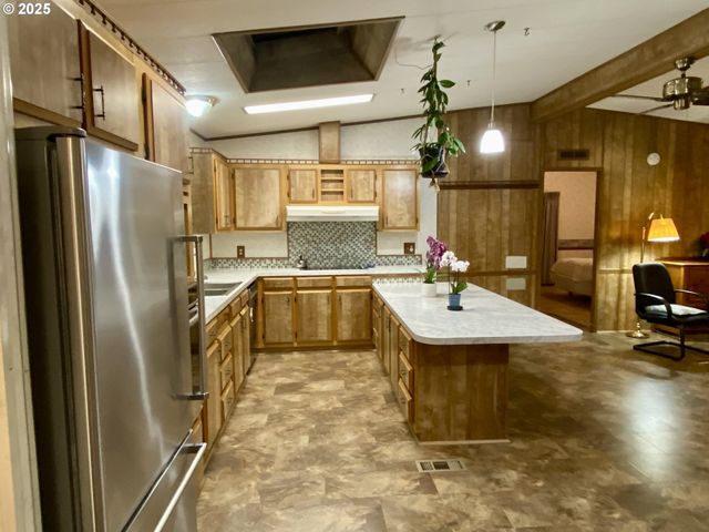 7858 Se KING Rd 7, Milwaukie, OR 97222