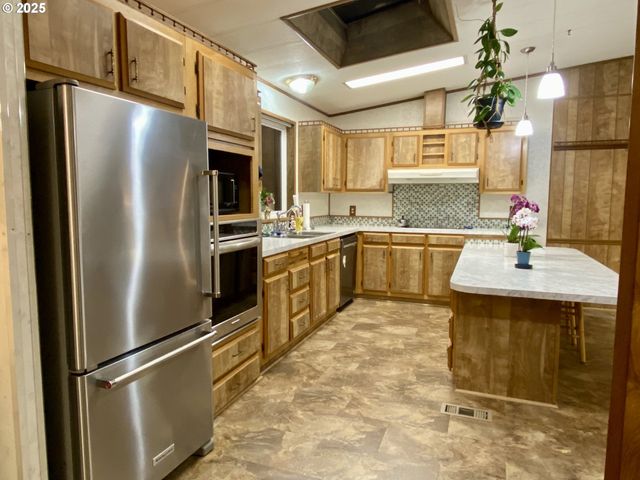 7858 Se KING Rd 7, Milwaukie, OR 97222