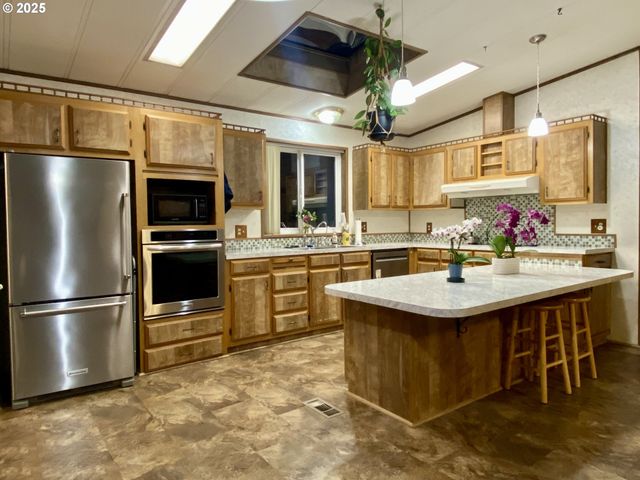 7858 Se KING Rd 7, Milwaukie, OR 97222