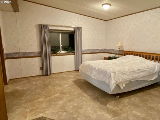 7858 Se KING Rd 7, Milwaukie, OR 97222