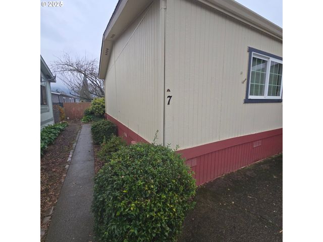 7858 Se KING Rd 7, Milwaukie, OR 97222