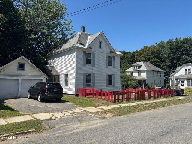 10 Dean Street, Gloversville, NY 12078
