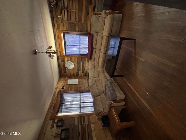 10 Dean Street, Gloversville, NY 12078