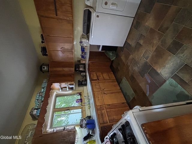 10 Dean Street, Gloversville, NY 12078