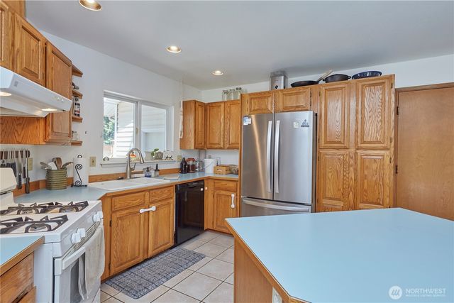 3903 NW Martha Lane, Silverdale, WA 98383