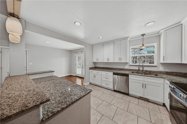 8512 Pine Ridge Drive, Rogers, AR 72756