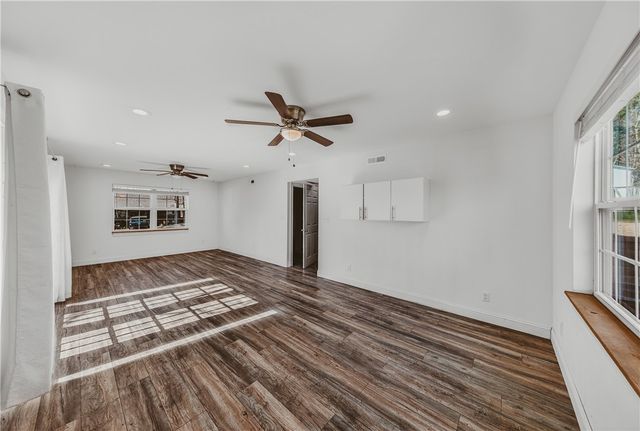 8512 Pine Ridge Drive, Rogers, AR 72756