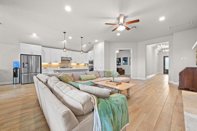 228 Helena LN, Kyle, TX 78640