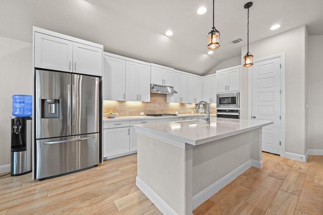 228 Helena LN, Kyle, TX 78640