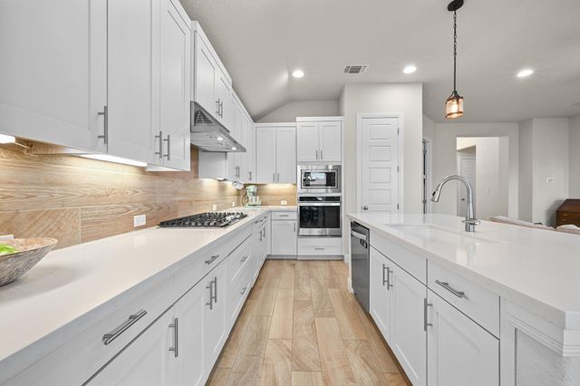 228 Helena LN, Kyle, TX 78640