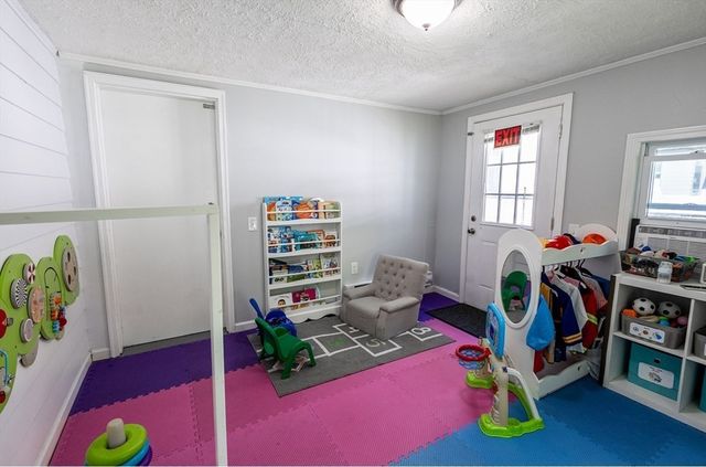 65 Wilshire Rd, Springfield, MA 01118