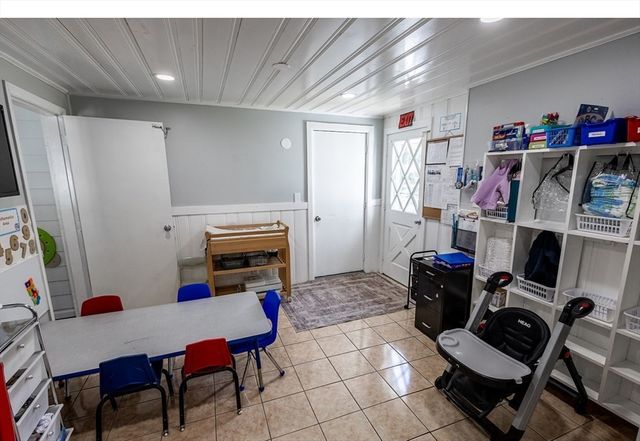 65 Wilshire Rd, Springfield, MA 01118