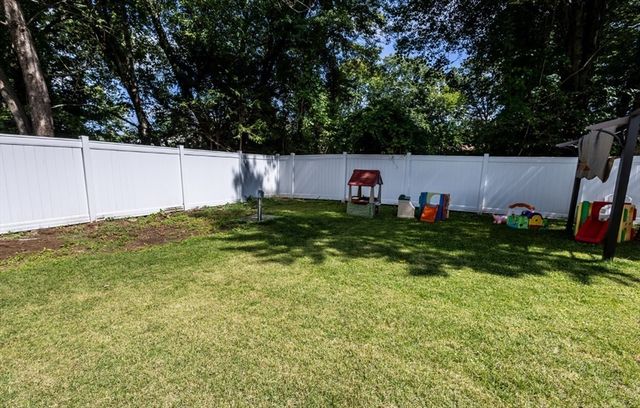 65 Wilshire Rd, Springfield, MA 01118
