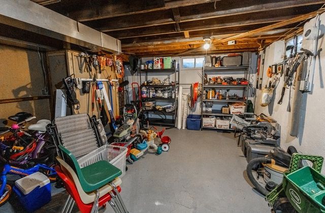 65 Wilshire Rd, Springfield, MA 01118