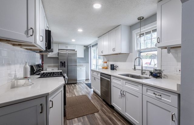 65 Wilshire Rd, Springfield, MA 01118