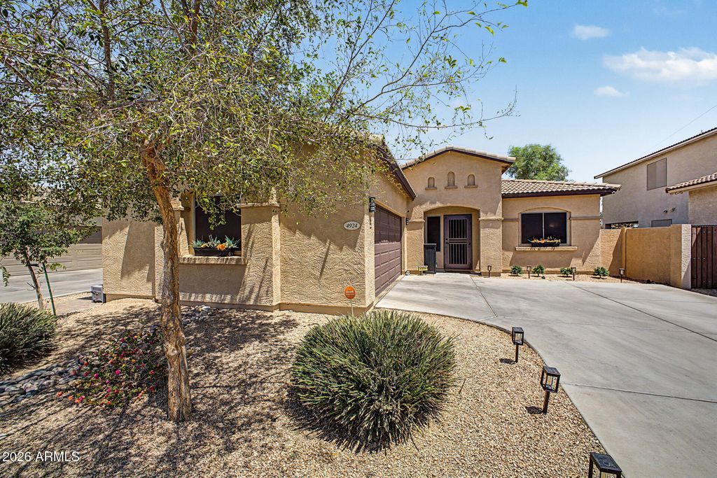 4924 W HARWELL Road, Laveen, AZ 85339