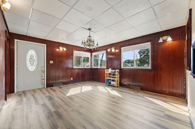 6823 Columbia Avenue, Hammond, IN 46324