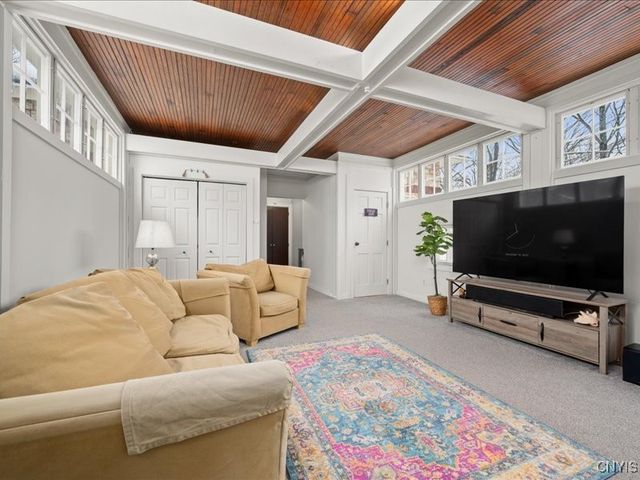 6 Ironwood Road, New Hartford, NY 13413