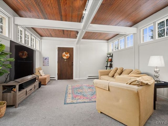 6 Ironwood Road, New Hartford, NY 13413