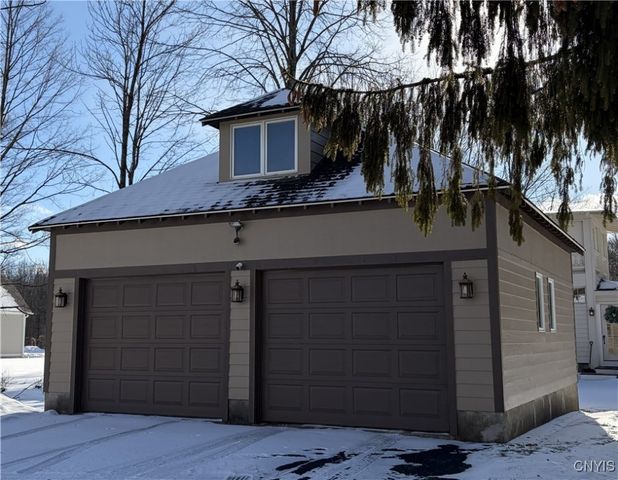 6 Ironwood Road, New Hartford, NY 13413