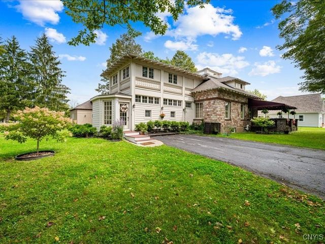 6 Ironwood Road, New Hartford, NY 13413