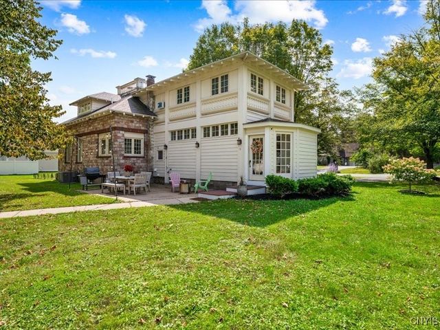 6 Ironwood Road, New Hartford, NY 13413
