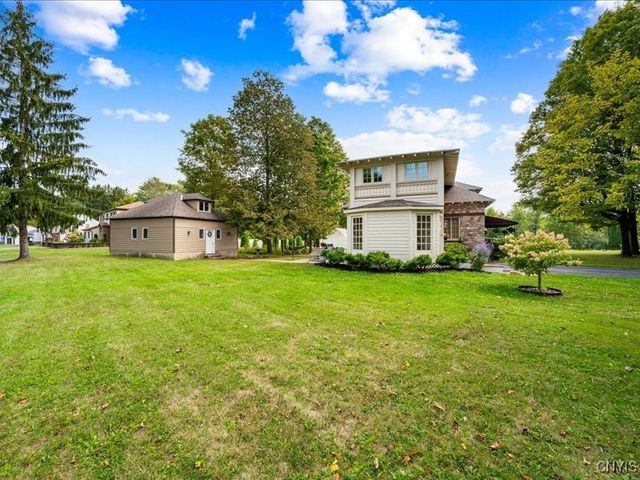 6 Ironwood Road, New Hartford, NY 13413