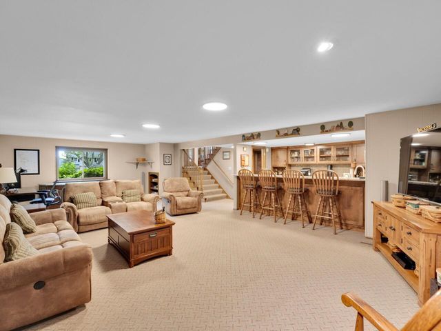 N82W15833 Valley View DRIVE, Menomonee Falls, WI 53051
