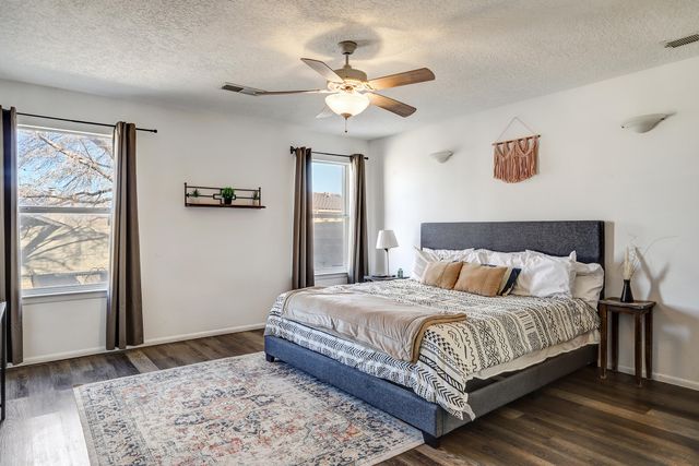 9964 Cardinal Street NW, Albuquerque, NM 87114