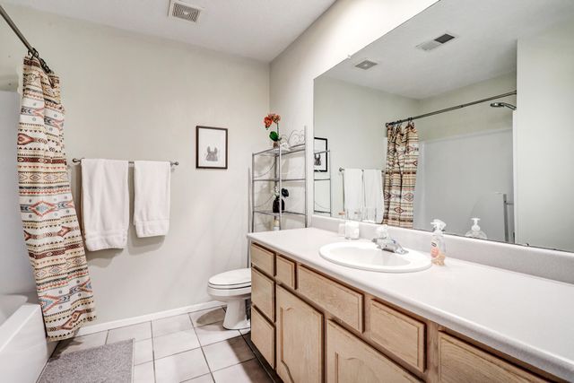 9964 Cardinal Street NW, Albuquerque, NM 87114