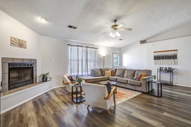 9964 Cardinal Street NW, Albuquerque, NM 87114