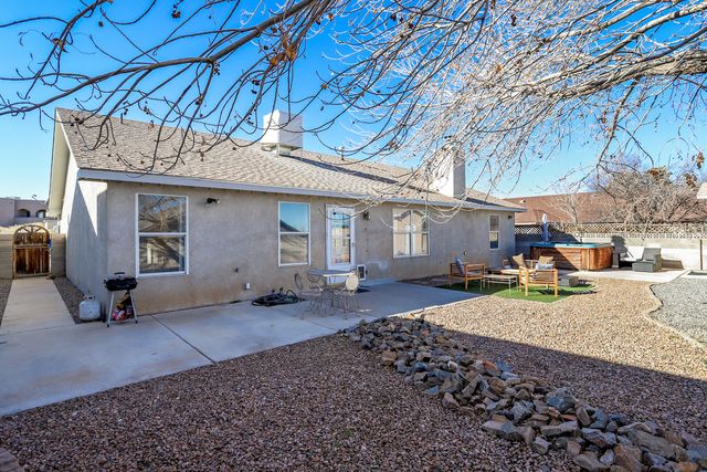 9964 Cardinal Street NW, Albuquerque, NM 87114
